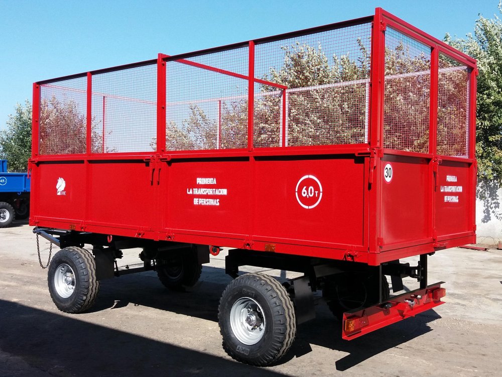 Прицеп тракторный самосвальный 2ПТС-6 для перевозки штучных и объёмных грузов